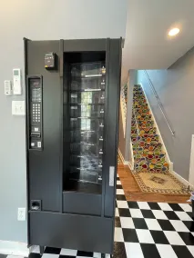 QUARTERS - Lobby