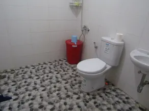 Balkondes Bumiharjo (Kampung Dolanan) - Badezimmer