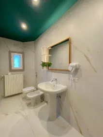 RRRapido Hotel - Bathroom
