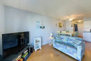 Beachfront Fourth-Floor Condo w/ Community Pool! - Intérieur