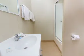 Ingenia Holidays Noosa North - Bathroom