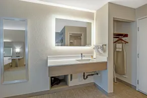 Best Western Plus Pioneer Park Inn - Badrum