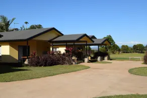Atherton Holiday Park - Terrasse/gårdhave