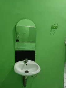 Four Hostel Bandar Lampung - Bathroom