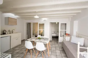 Madres Houses - Room