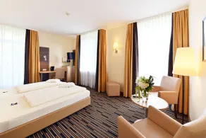 Kurpark-Hotel - Room