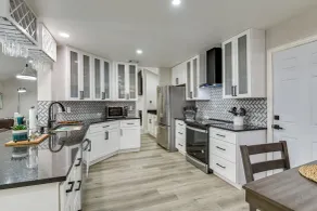 11 Mi to Six Flags! Poolside Oasis in Bedford - Interior