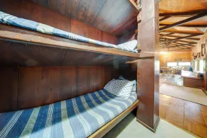 Custom-built Lakefront Cottage w/ Spacious Yard! - Innenbereich