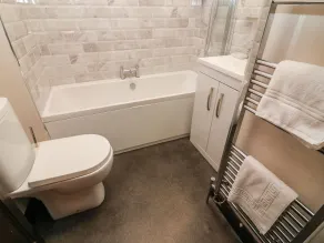 Piggy Bank Cottage - Bathroom