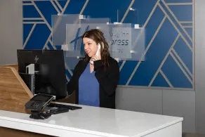 Holiday Inn Express Hotel & Suites Brattleboro by IHG - Réception