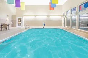 Ramada by Wyndham Springfield North - Piscine