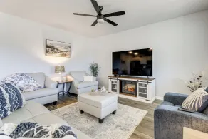 Gateway to Emerald Isle! Coastal Gem w/ Golf Cart - Interiør
