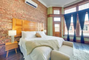 Walk to Restaurants & Breweries: Marshall Studio! - Interior