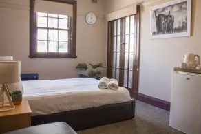 Campsie Hotel - Room