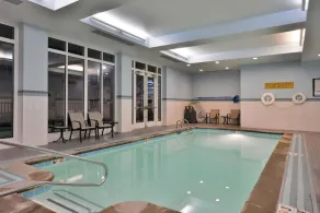 Holiday Inn Kansas City Airport by IHG - Piscine