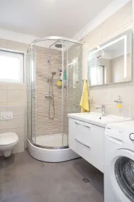 Olive Eden Holiday Home - Bathroom
