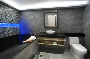 Two Fukun Hotel - Bathroom