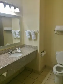Comfort Inn Marrero - New Orleans West - Bathroom