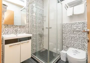 COMFORT INN SUITE - Bathroom