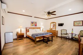 Falling Leaves Lodge - Room