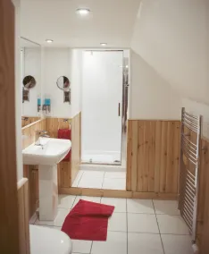 The Golden Larches Cafe and B&B - Badezimmer
