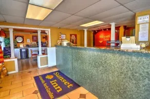 Sunset Inn - Hall