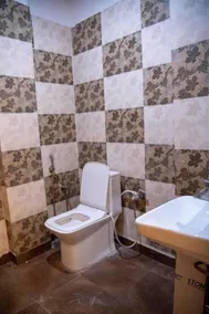 Hotel Geeta Garden - Bathroom