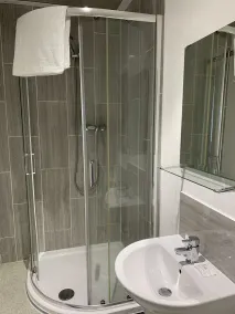 Imperial Salford Hotel - Bathroom