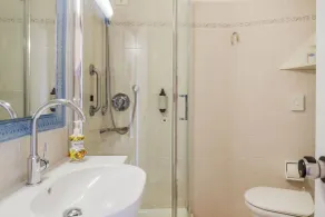 Piccolo Hotel - Bathroom