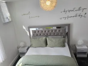 Luxury stylish Charming City Apartment with Private Entrance in Wolverhampton - Chambre