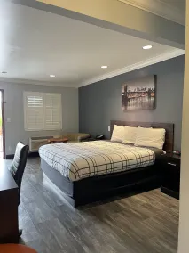La Casa Inn - Room