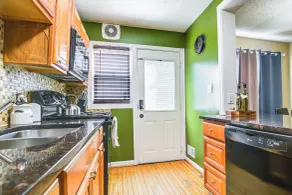11 Mi to Downtown Baltimore: Middle River Townhome - Interior
