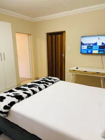 Airport Continental Guest House - Quarto