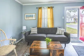 Hampton Vacation Rental: Central Location, Patio - Interiör