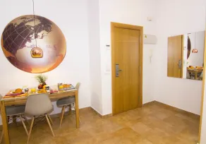 Living Valencia Apartments - Merced - Entrée intérieure