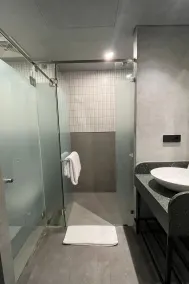 ATOOI Hotel Alam Sutera - Bathroom