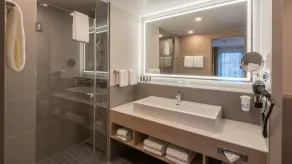 Holiday Inn Düsseldorf City – Toulouser Allee by IHG - Bathroom