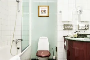 Elite Plaza Hotel - Bathroom