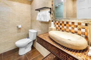 Rodeway Inn Capri - Bathroom