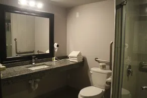 Days Inn by Wyndham Sudbury & Conference Centre - Salle de bain