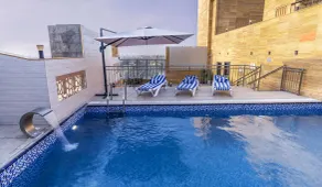 Iridium 70 Hotel - Pool