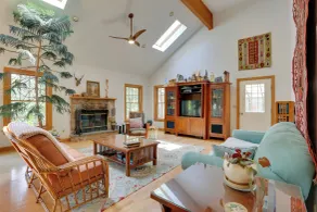 < 1 Mi to Camelback Resort: Home w/ Pool Table! - Interior