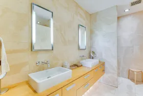 6 Mi to Lake Washington: Sleek Townhome w/ Deck! - Innenbereich