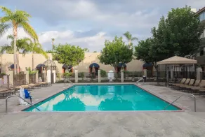 Howard Johnson by Wyndham Fullerton/Anaheim Conference Cntr - Piscine