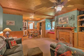Cozy Pine Mountain Cabin w/ Screened Porch & Yard! - Intérieur