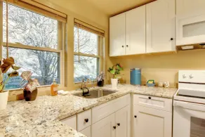 Peaceful Mars Hill Home w/ Porch & Mountain Views - Innvendig