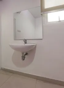 Hotel O Tamansari Guest House - Baño