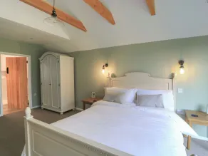 Kingfishers - Room