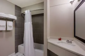 SureStay Hotel by Best Western Higginsville - Badeværelse