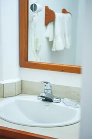 Hotel Los Corales - Bathroom